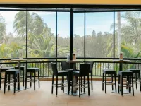 Mercure Gold Coast Resort - bar