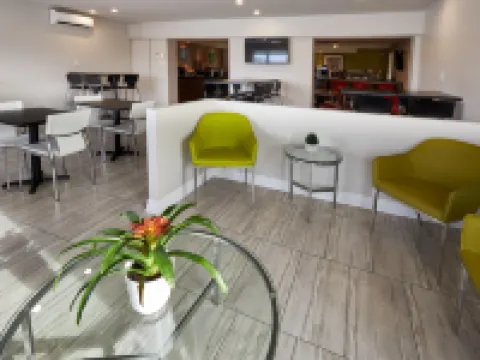 Comfort Inn ルイーヌ・ノランダのホテル