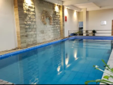 Lynn Hotel Mojokerto โรงแรมในMagersari