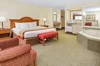 Baymont by Wyndham Indianapolis - balcón