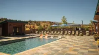 Cougar Ridge Resort - Pools