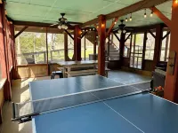 The Little Lake Shack- Pet Friendly Treehouse Cabin