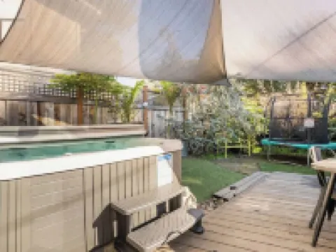 Aptos Beach Retreat • Hot Tub & 5 Min Walk to Sand Hotels in Aptos