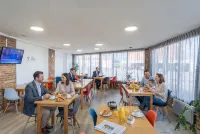 Brit Hotel Essentiel Tours Nord - servizio colazione