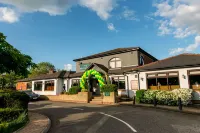 The Broughton Hotel by Greene King Inns - موقف سيارات