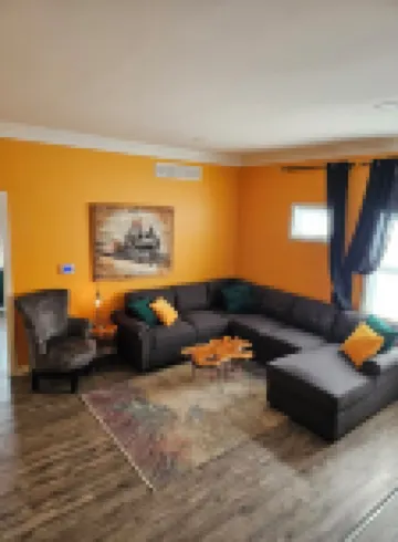 The Caboose - Cozy space steps from downtown