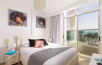 Mamad - Bright Eilat Escape with Balcony n Pool