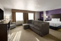 La Quinta Inn & Suites by Wyndham Spokane Valley - parking