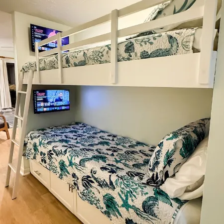 Duck, NC - Oceanfront and Unlimited Sunrises!  Welcome to Sandy Quacks!