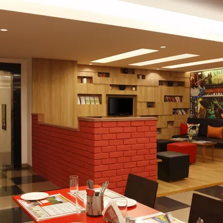 Red Fox by Lemon Tree Hotels, Hyderabad Отели рядом с достопримечательностью «Торговый центр Inorbit»