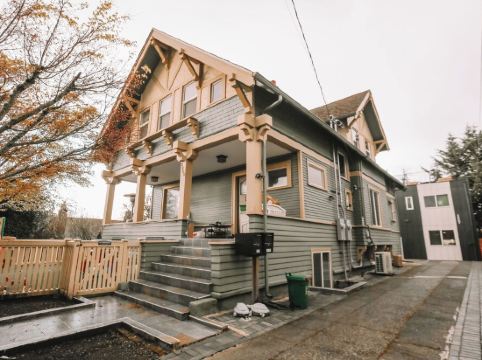 Warm & Cozy 2Br in Wallingford, Skyline Peek