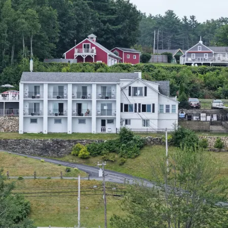 Belknap Point Inn