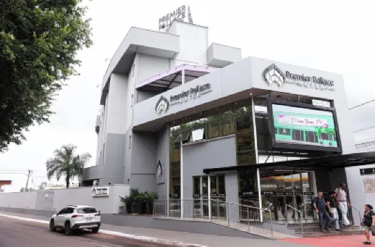 Premier Pallace Hotel فنادق في 