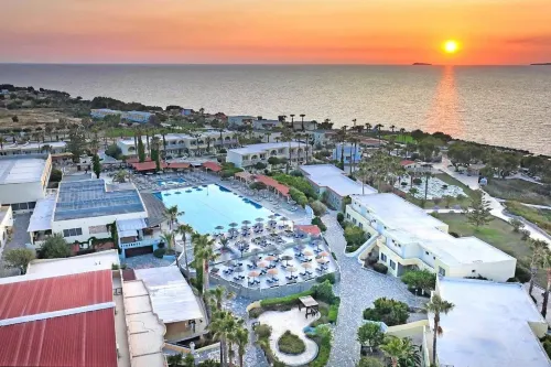 유로빌리지 아킬레아스 호텔