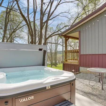 Laurelville Home w/ Hot Tub & Fire Pit