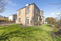 Detached House with Sea Views & Parking Hotels in 