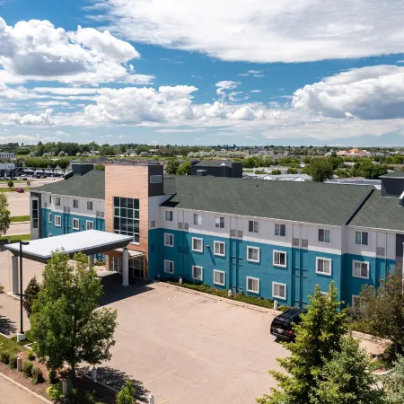 Prairie Crest Medicine Hat by IHG