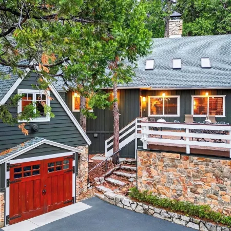 Holiday Lake Cabin by Avantstay Large Deck + Cozy Fireplace + Near Arrowhead Village