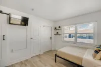 2526 Modern Studio in Historic Area
