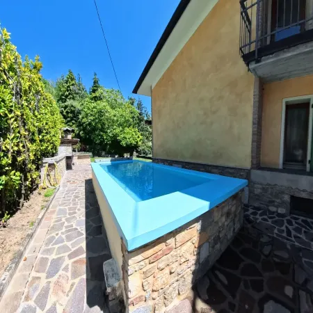 Villa Arianna – Panorama Suite, Lake Garda view apartment with pool