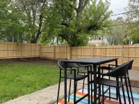 Colonial Style Home 5 Br 2 bath n’ Parking! Close to restaurants n’ colleges!