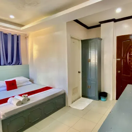 RedDoorz @ Greenview Hotel and Restobar Masbate