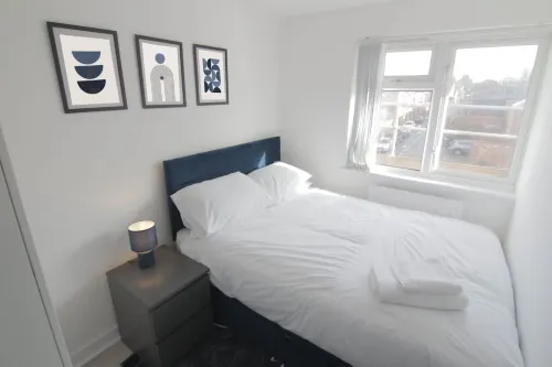 3Bed Central Flat - free parking - Apartments