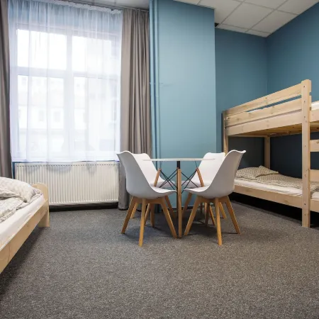 Moon Hostel Wrocław Отели рядом с достопримечательностью «Скульптурная группа «Переход»»