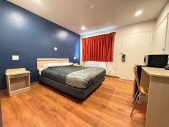 Shasta Vista Inn & Suites
