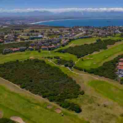 Secure 2-Bedroom Apartment with Pool View in Mossel Bay Others