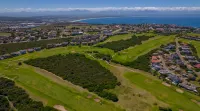 Secure 2-Bedroom Apartment with Pool View in Mossel Bay - Apartments