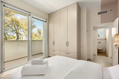 Garden& Rooftop Beachfront Apartment فنادق في 