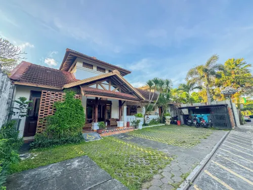 Rumah Mertua Heritage - parking
