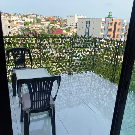 Elegant 2-bedroom Apartment in Chic Abidjan Neighborhood
