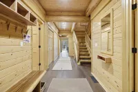 Log Cabin With Shou Sugi Ban Fireplace - Vh401 4 Bedroom Home - Homestays