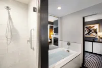 Hotel Metro, Autograph Collection - Hot Tub