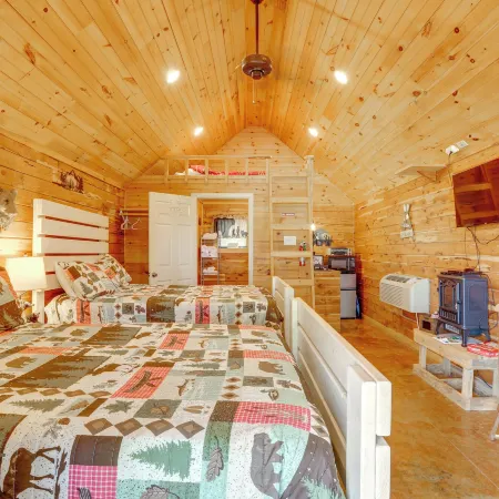 Near White River Fishing! Studio Cabin w/ Grill