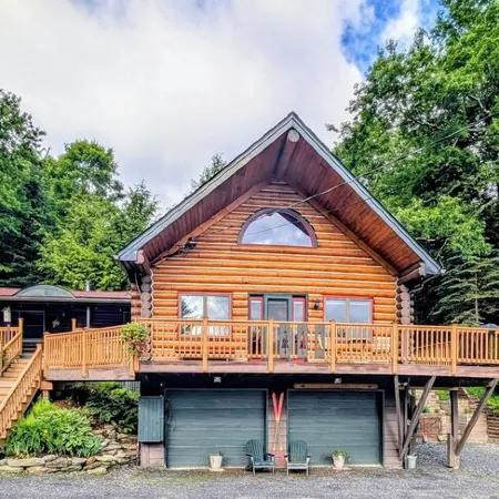 Handcrafted Log Cabin • Walk to Lake • Private Backyard w/Fire Pit • Sleeps 8