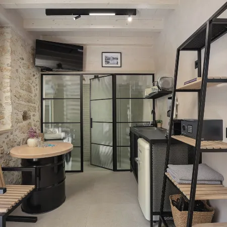 L10 Old Town Boutique Studios