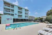 Across the Street from Ocean: Surfside Beach Condo - Wifi