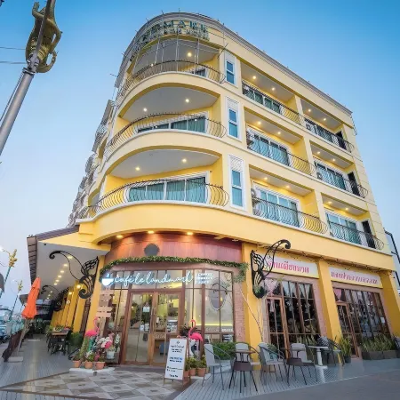 LANDMARK NAKHONPHANOM HOTEL Отели рядом с достопримечательностью «Река Меконг»