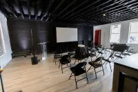 Studio 424 - Hostels