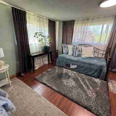 Hot Tub, Near Autzen Stadium, Deck and View Rooms