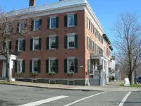 The Lincklaen House - parking
