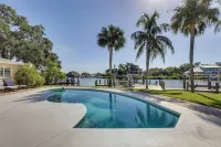 Waterfront Oasis! Heated Pool, 2 Docks & Boat Lift - Swimmingpools