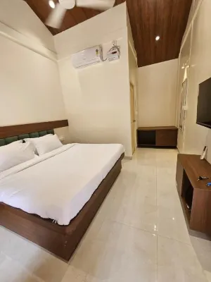 Saavi Resort Shrivardhan - Beach