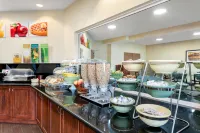 Quality Inn & Suites Lawrence - University Area - breakfast