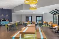 Spark by Hilton Montreal Brossard - breakfast
