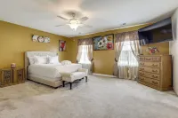 Lakes, Gardens & More! Getaway in Moncks Corner - Homestays