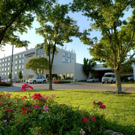 DoubleTree by Hilton Hotel Wichita Airport
